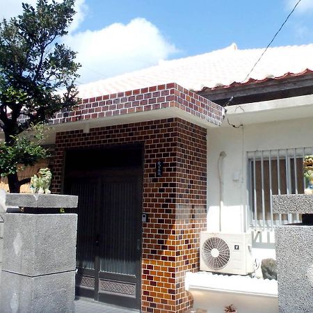 石垣島 一棟貸切りのお宿 ちゅら赤瓦 Ishigaki  Bagian luar foto